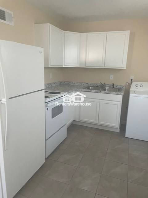 6003 E 151st St - Photo 3 of 13