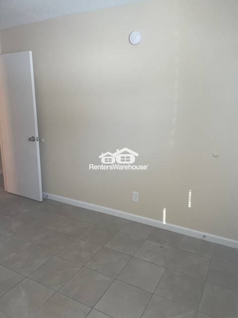 6003 E 151st St - Photo 7 of 13