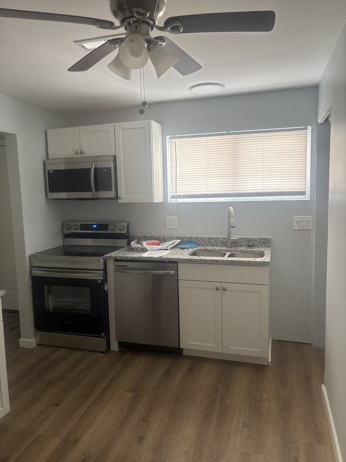 11949 3rd Ave - Photo 3 of 9