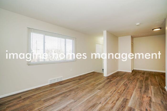 835 Quaker Dr - Photo 4 of 17