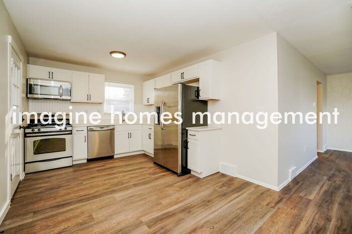 835 Quaker Dr - Photo 5 of 17