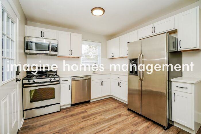 835 Quaker Dr - Photo 6 of 17