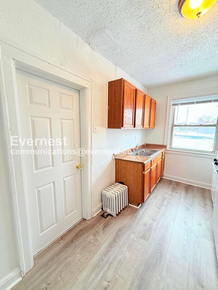 13909 Hartwell St #5 - Photo 3 of 20