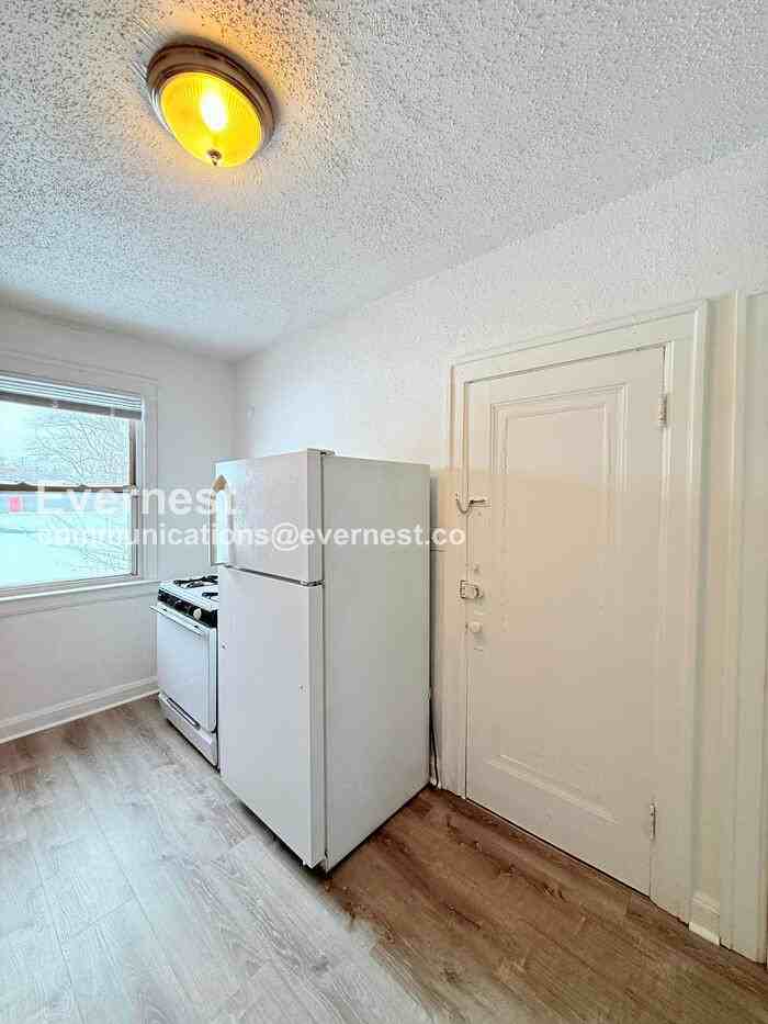 13909 Hartwell St #5 - Photo 4 of 20