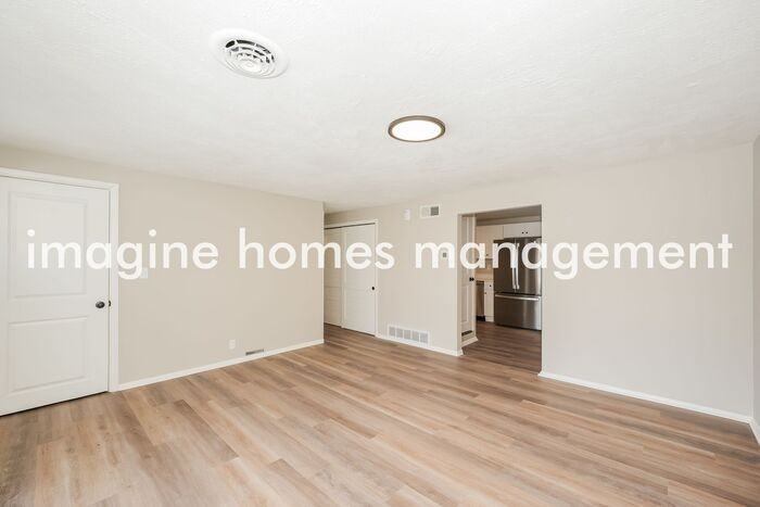 9884 Oakwood Dr - Photo 5 of 21