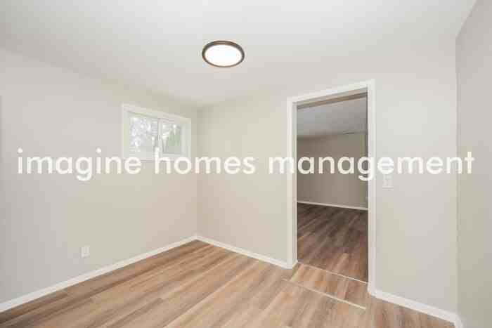 9884 Oakwood Dr - Photo 7 of 21