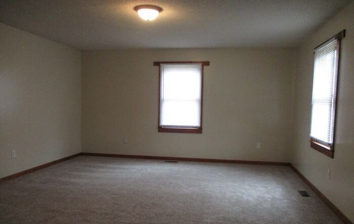 138 Chestnut Dr Sw - Photo 3 of 11