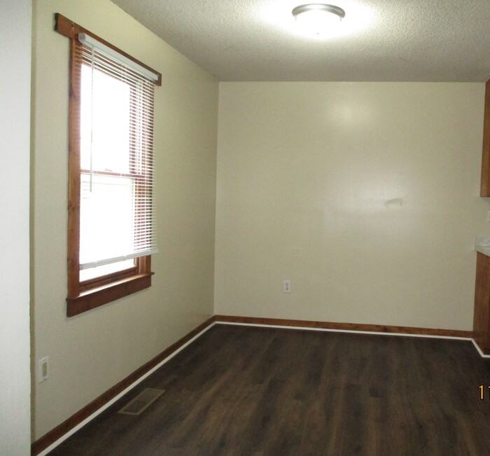 138 Chestnut Dr Sw - Photo 5 of 11