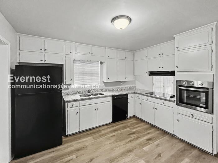 1824 Maplecrest Ln - Photo 2 of 21