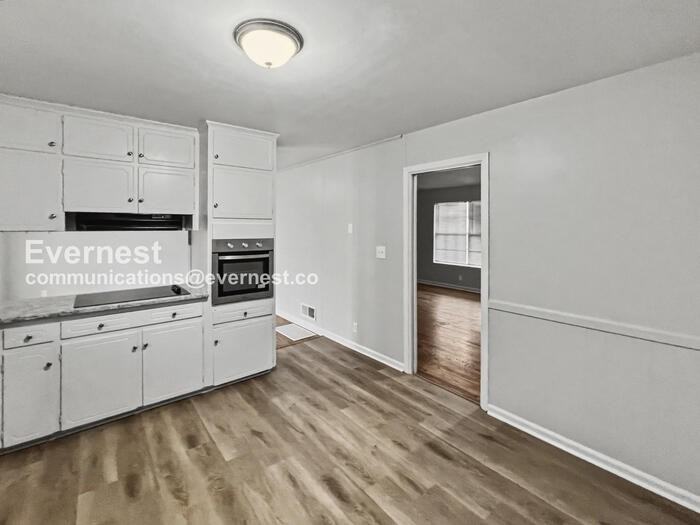 1824 Maplecrest Ln - Photo 3 of 21