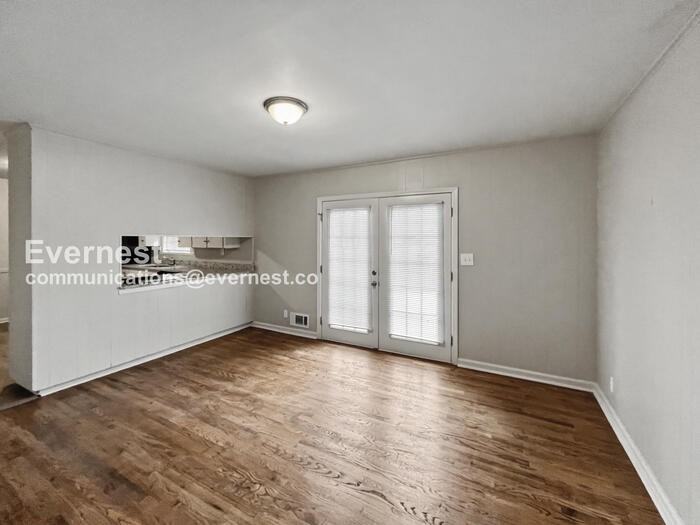 1824 Maplecrest Ln - Photo 4 of 21