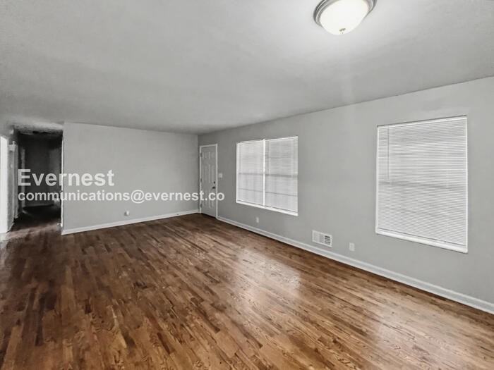 1824 Maplecrest Ln - Photo 6 of 21