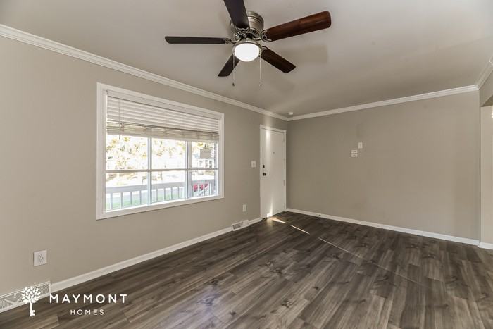 106 Adams Ave - Photo 3 of 11