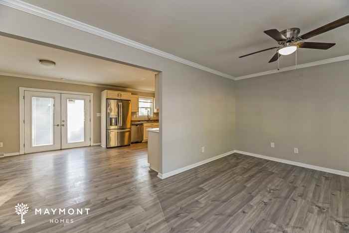 106 Adams Ave - Photo 4 of 11