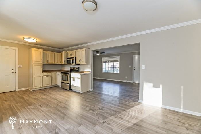 106 Adams Ave - Photo 5 of 11