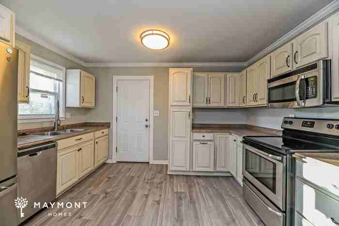 106 Adams Ave - Photo 6 of 11