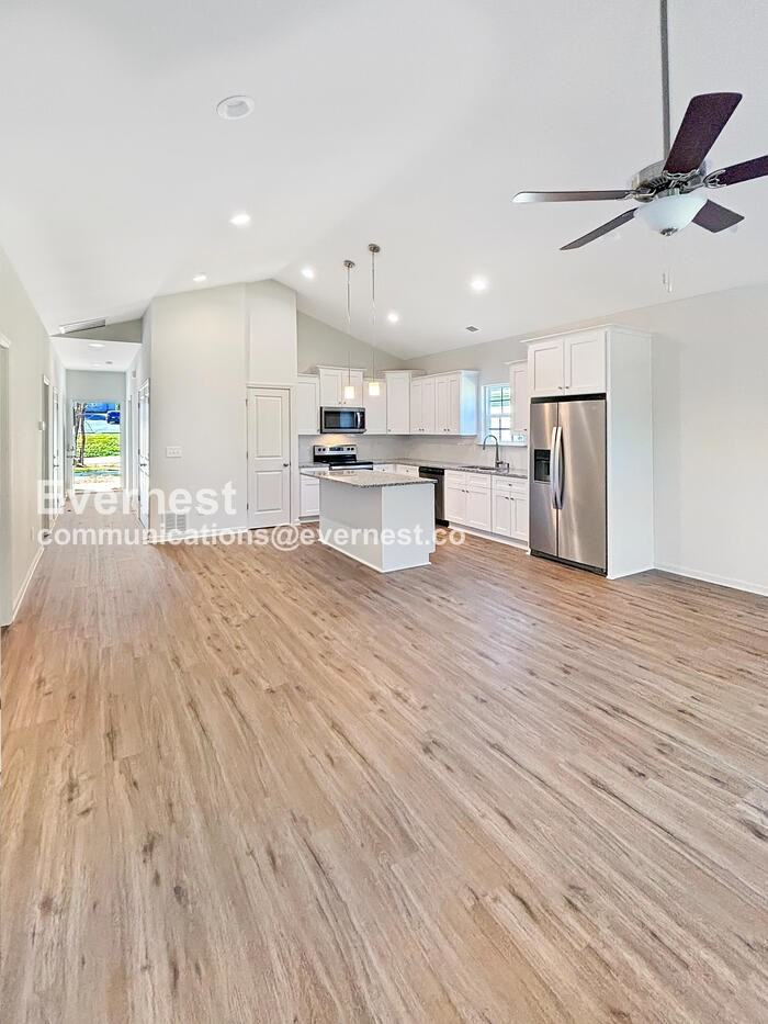 10820 Mount Holly Rd - Photo 3 of 16