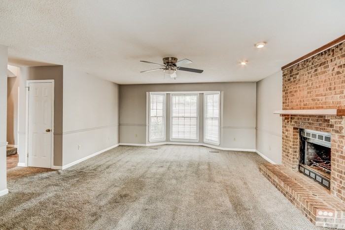 233 Portsouth Ln - Photo 5 of 12