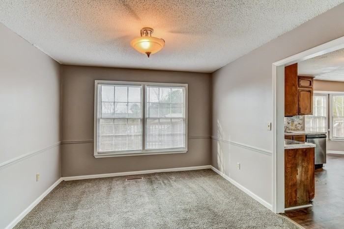 233 Portsouth Ln - Photo 6 of 12