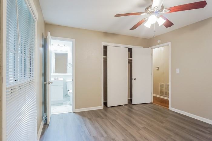 4220 Hillswood Ln - Photo 6 of 10