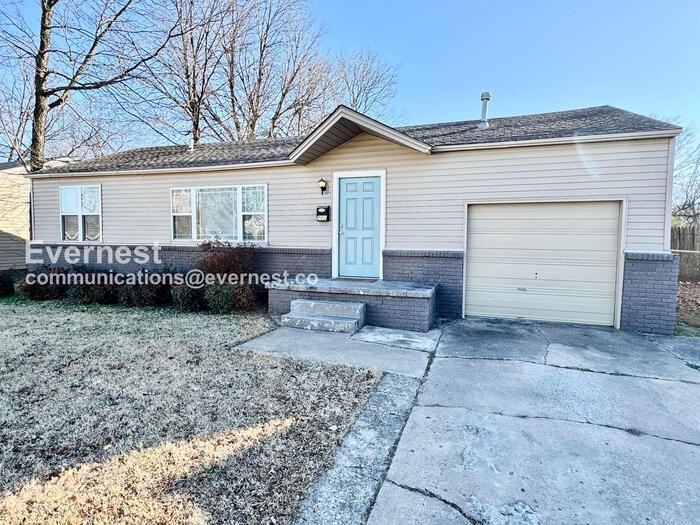 202 E 6th St - Photo 2 of 20