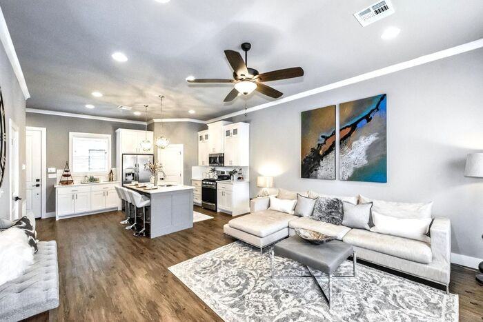 517 E B St #E - Photo 4 of 18