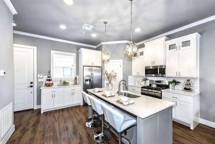 517 E B St #E - Photo 5 of 18