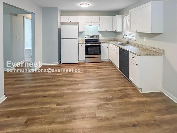 526 Chestnut Ln - Photo 2 of 14