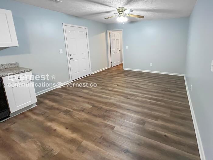 526 Chestnut Ln - Photo 3 of 14