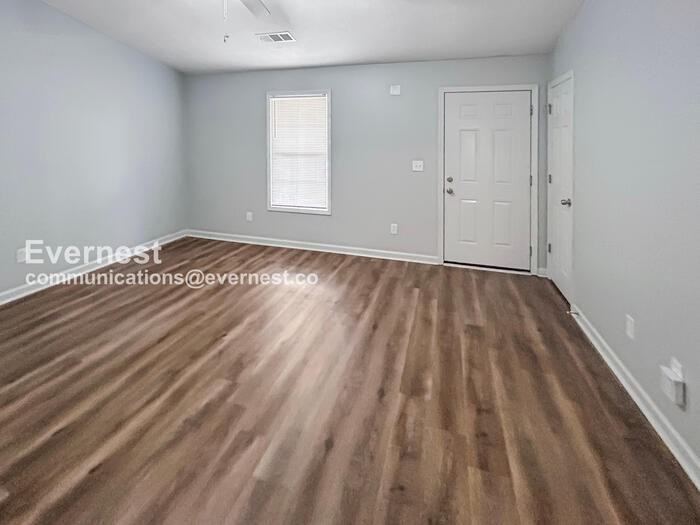 526 Chestnut Ln - Photo 4 of 14