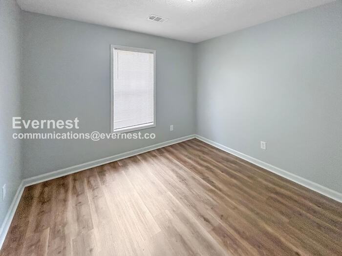 526 Chestnut Ln - Photo 6 of 14