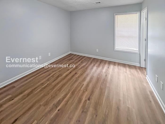 526 Chestnut Ln - Photo 7 of 14