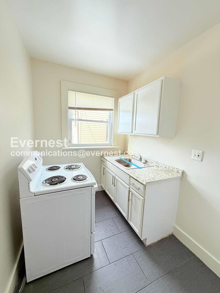 2541 Monterey St #1 - Photo 3 of 29