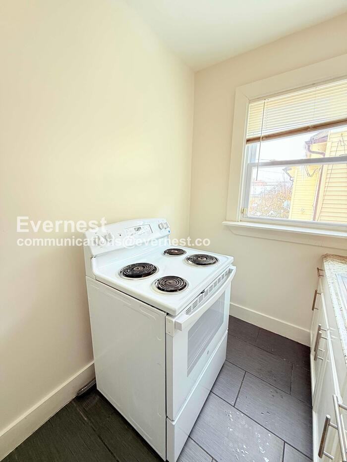 2541 Monterey St #1 - Photo 4 of 29