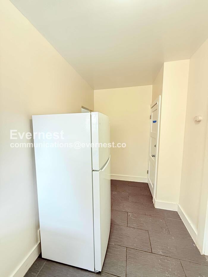 2541 Monterey St #1 - Photo 5 of 29