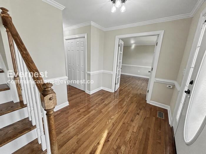 10401 Bristol Ct - Photo 3 of 40