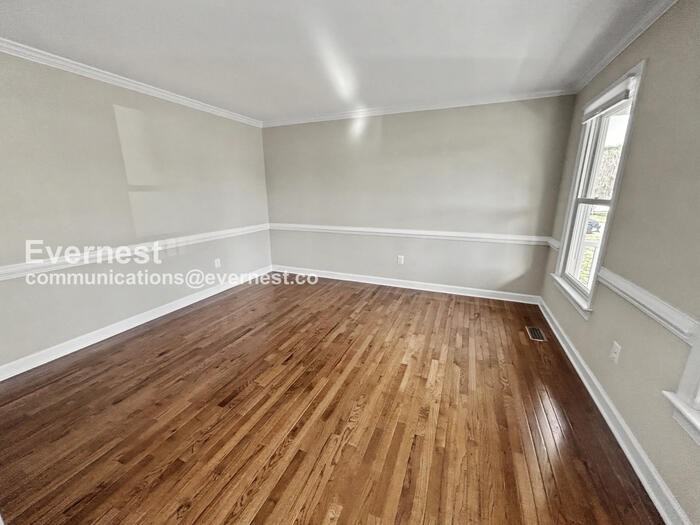 10401 Bristol Ct - Photo 4 of 40