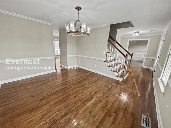 10401 Bristol Ct - Photo 6 of 40