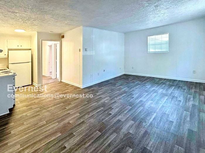 5006 Alan Dr #D - Photo 2 of 12