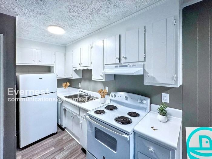 5006 Alan Dr #D - Photo 3 of 12