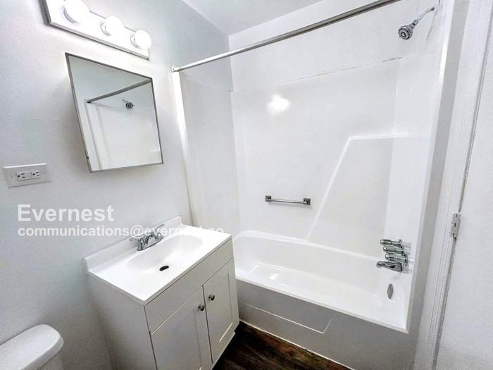 5006 Alan Dr #D - Photo 5 of 12