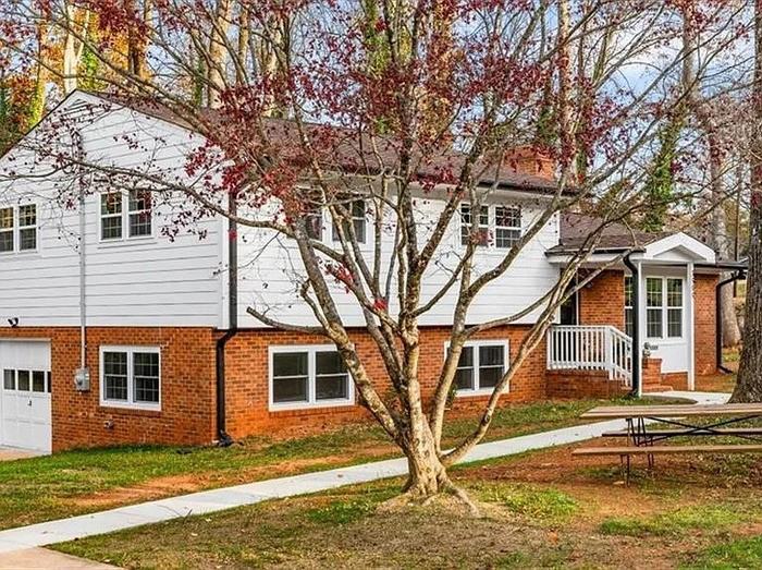 3555 Cherry Ln - Photo 2 of 33