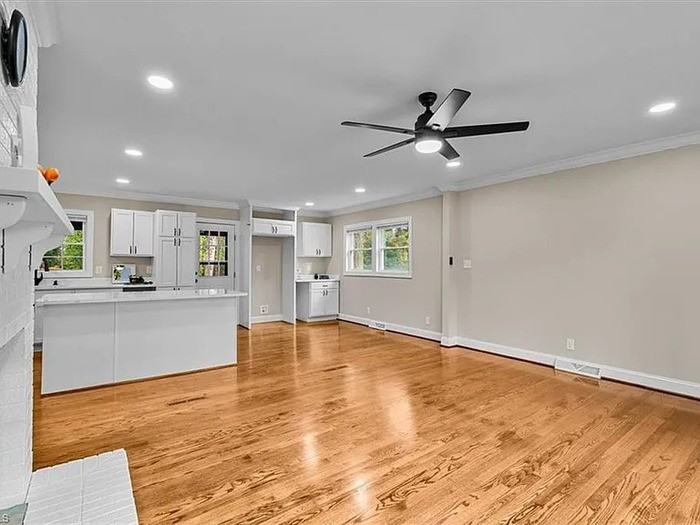 3555 Cherry Ln - Photo 7 of 33