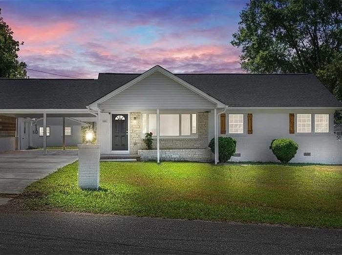 300 Willowbrook Dr - Photo 2 of 32