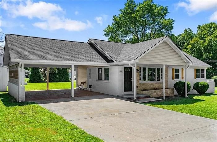 300 Willowbrook Dr - Photo 4 of 32