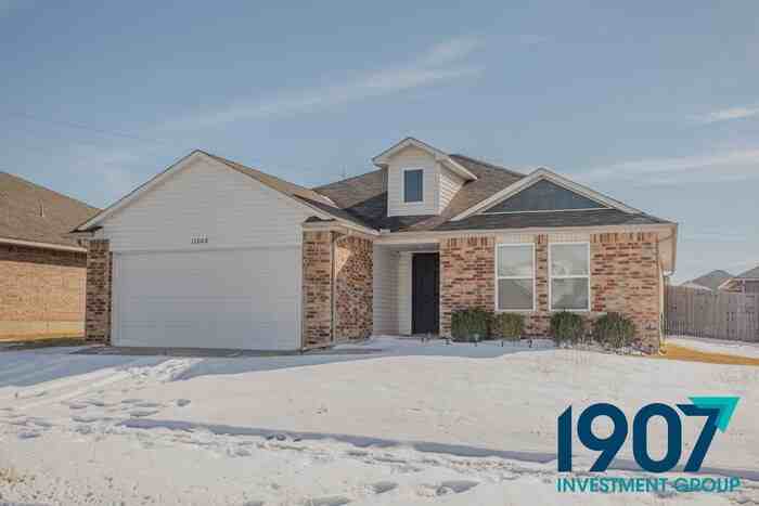 11008 Nw 98th St - Photo 3 of 27