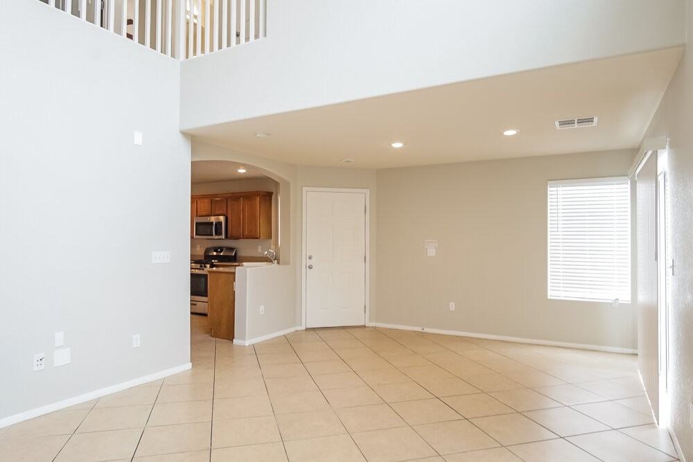 8133 Ribbon Falls St - Photo 4 of 15