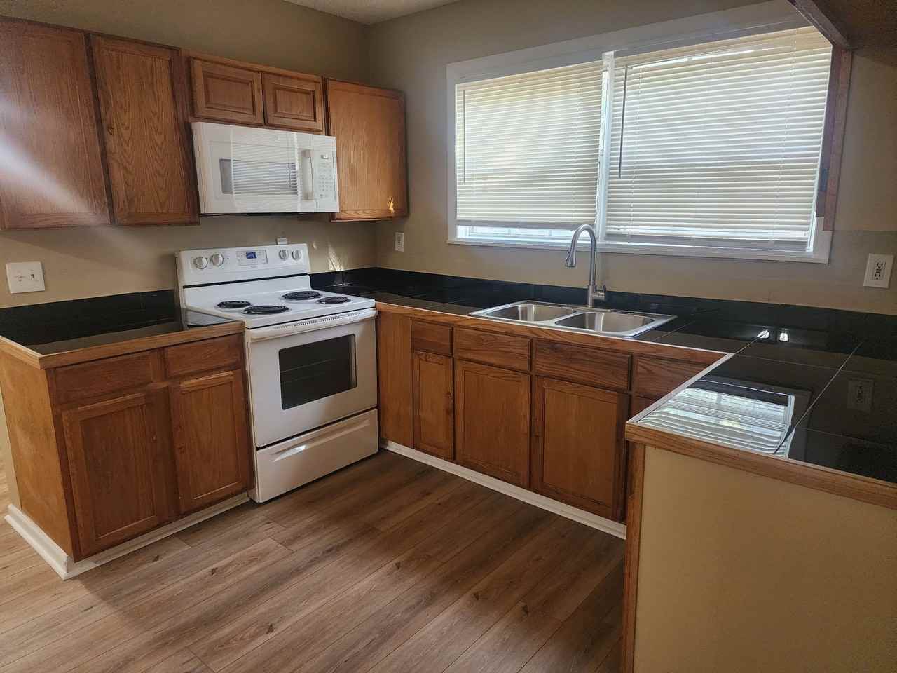 955 Mackinaw St #1 - Photo 5 of 9