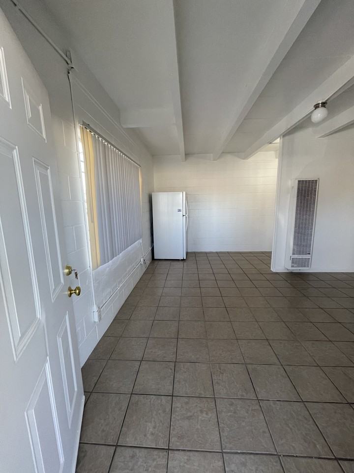 44536 1/2 Date Ave - Photo 2 of 6