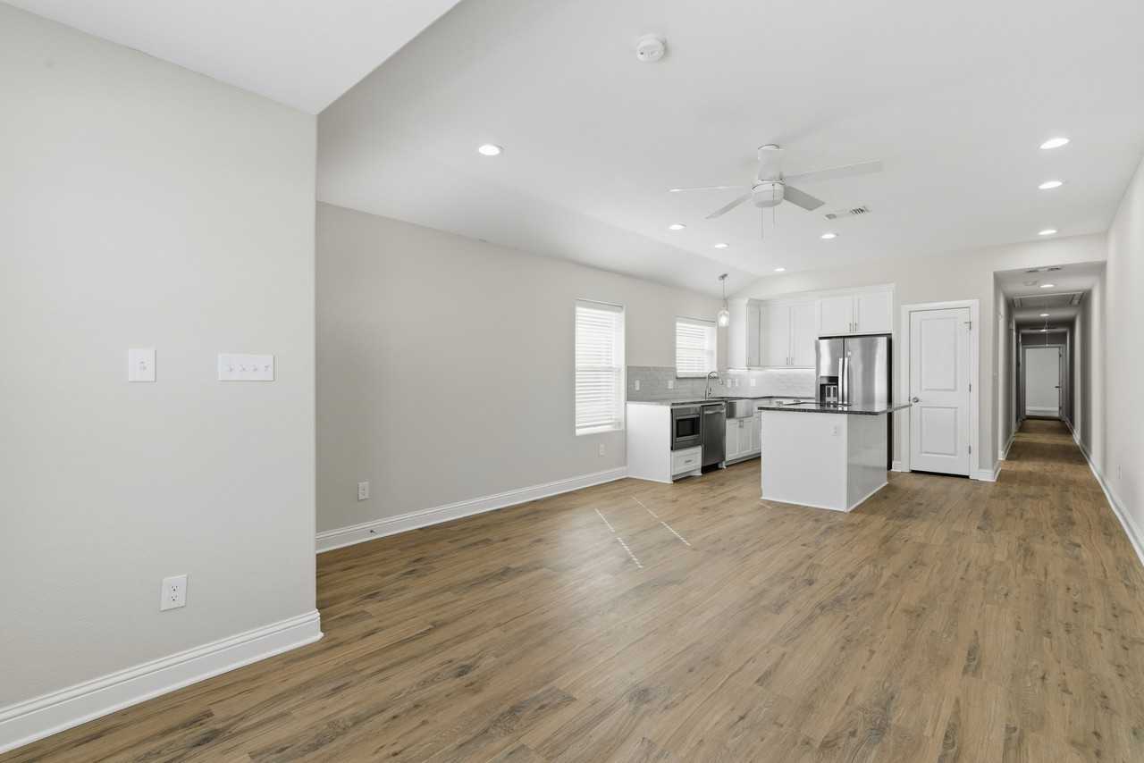 804 N Broughton St #802 - Photo 2 of 27